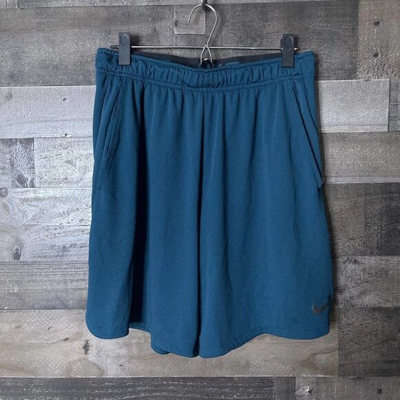 Nike Dri Fit Training Shorts Large - Picture 2 of 4